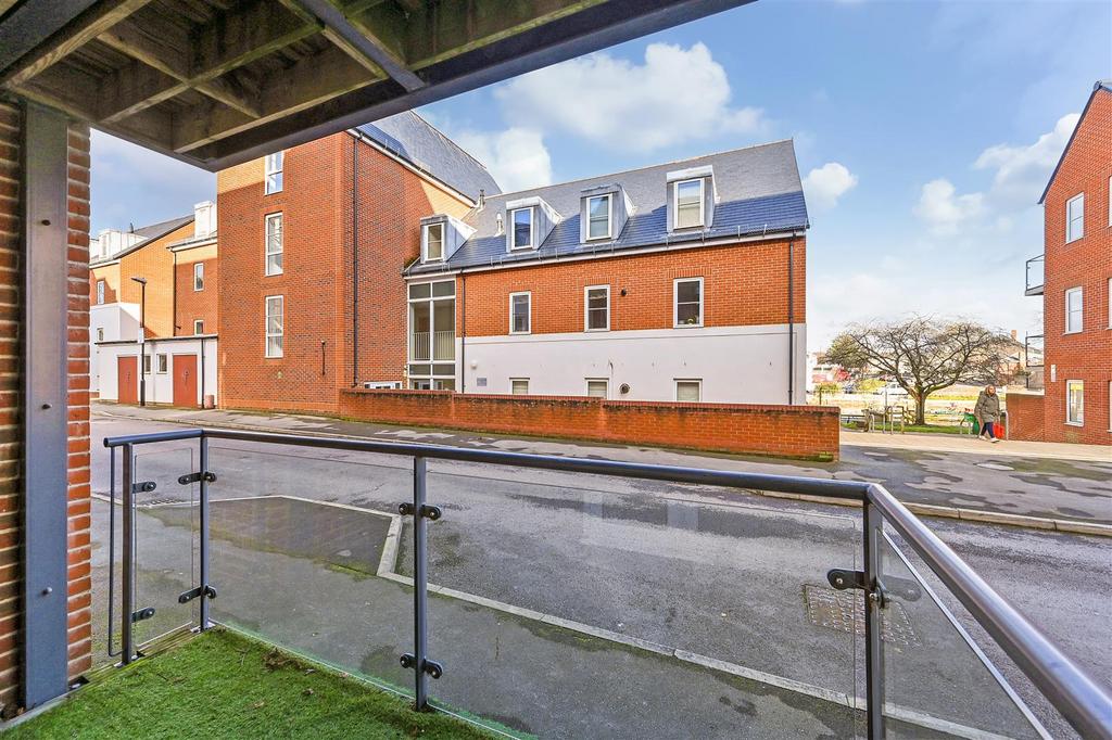 John Rennie Road, Chichester 2 bed apartment for sale £299,950