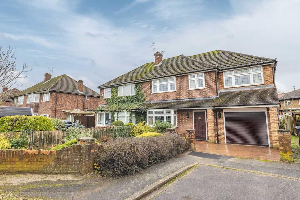Gables Close, Datchet SL3 4 bed semidetached house for sale £625,000