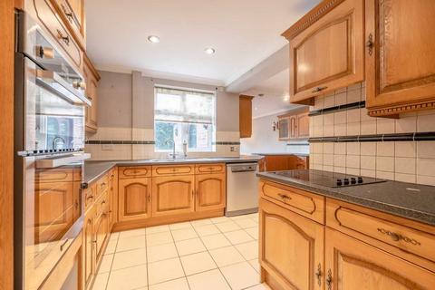 9 Gables Close, Datchet, Slough, SL3 9BB
