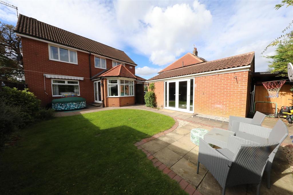 New Village Road, Cottingham 4 bed detached house for sale £355,000