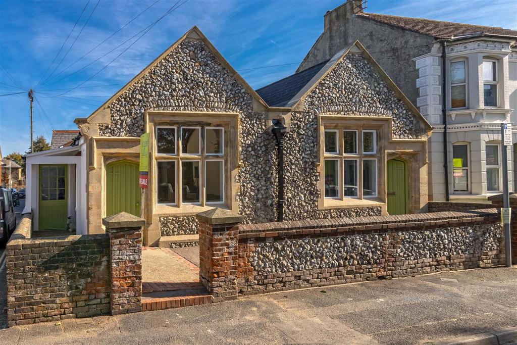 Ashdown Road, Worthing 2 bed semidetached bungalow for sale £450,000