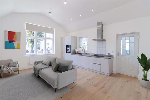 8 Ashdown Road, Worthing, BN11 1DF