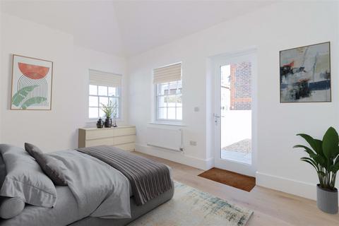 8 Ashdown Road, Worthing, BN11 1DF