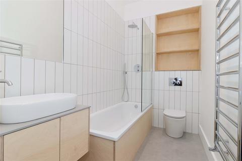 8 Ashdown Road, Worthing, BN11 1DF