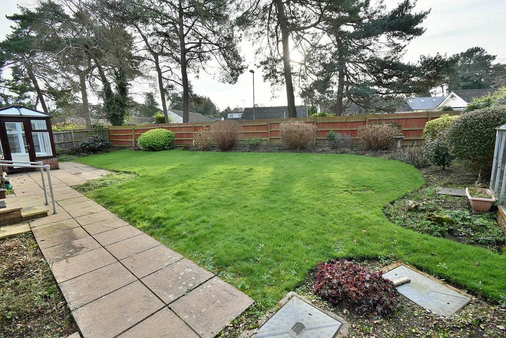 Redwood Drive, Ferndown, BH22 4 bed detached bungalow for sale £530,000