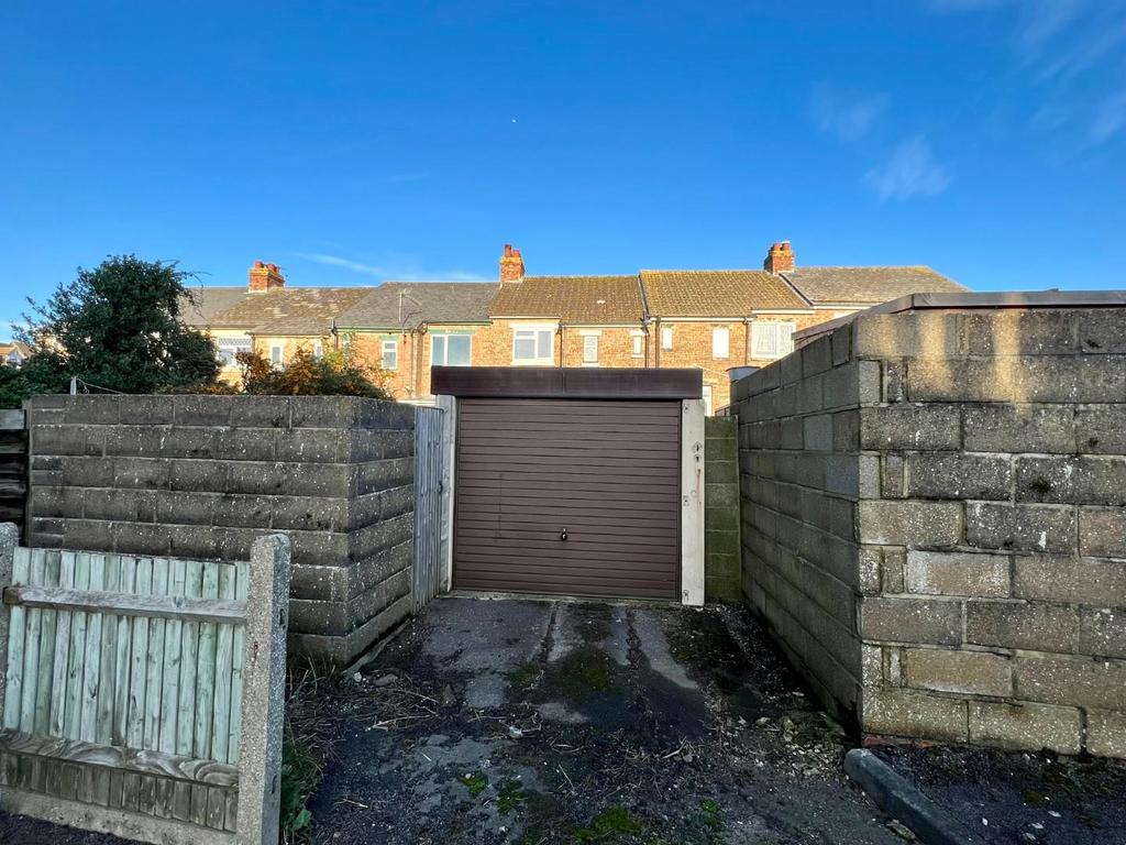 Garage to rear.jpeg