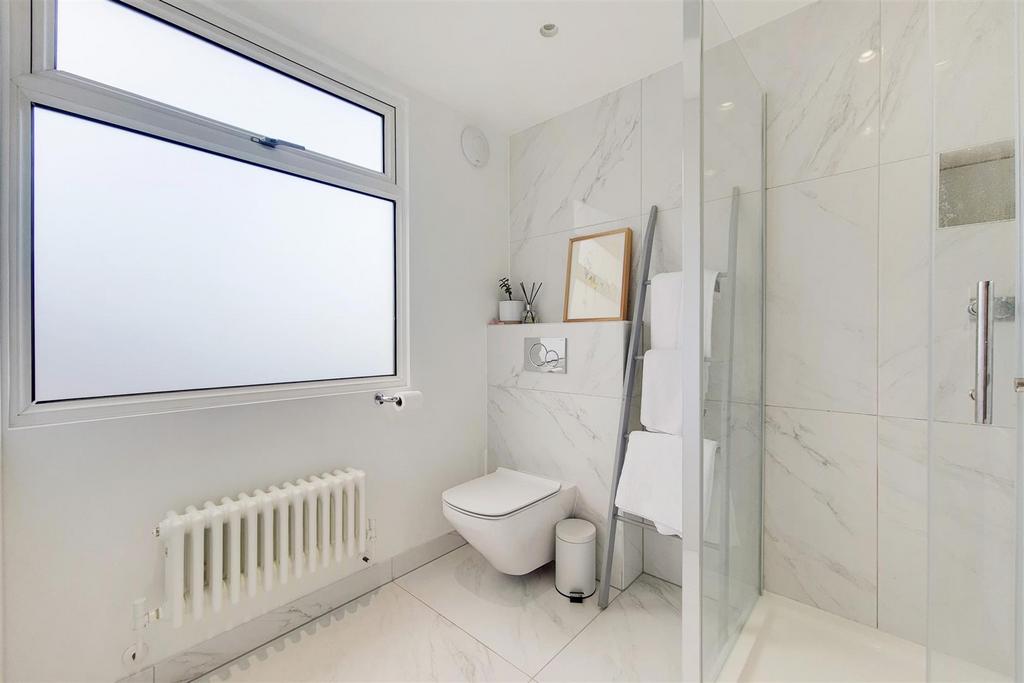 5 Shower Room-0.jpg