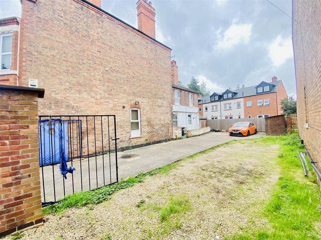 College Street, Long Eaton, Nottingham 7 bed end of terrace house for