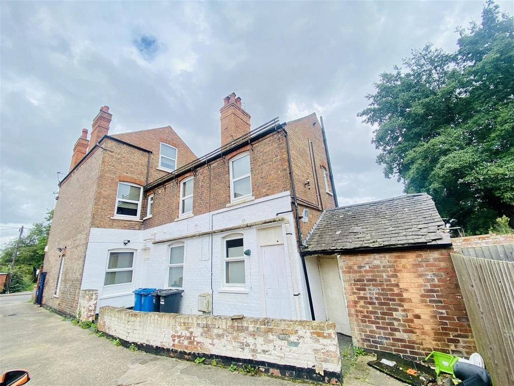 College Street, Long Eaton, Nottingham 7 bed end of terrace house for