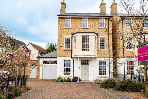 5 Barnetson Place, Dunmow, CM6 1LN