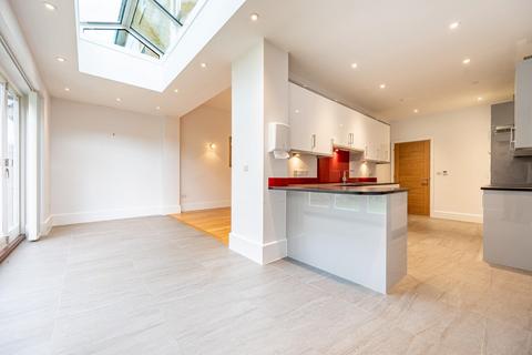 5 Barnetson Place, Dunmow, CM6 1LN
