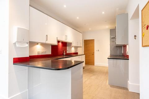 5 Barnetson Place, Dunmow, CM6 1LN