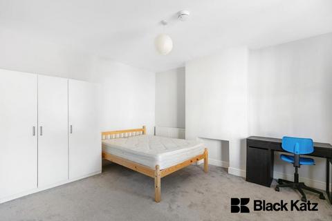 5 bedroom end of terrace house to rent - SE15