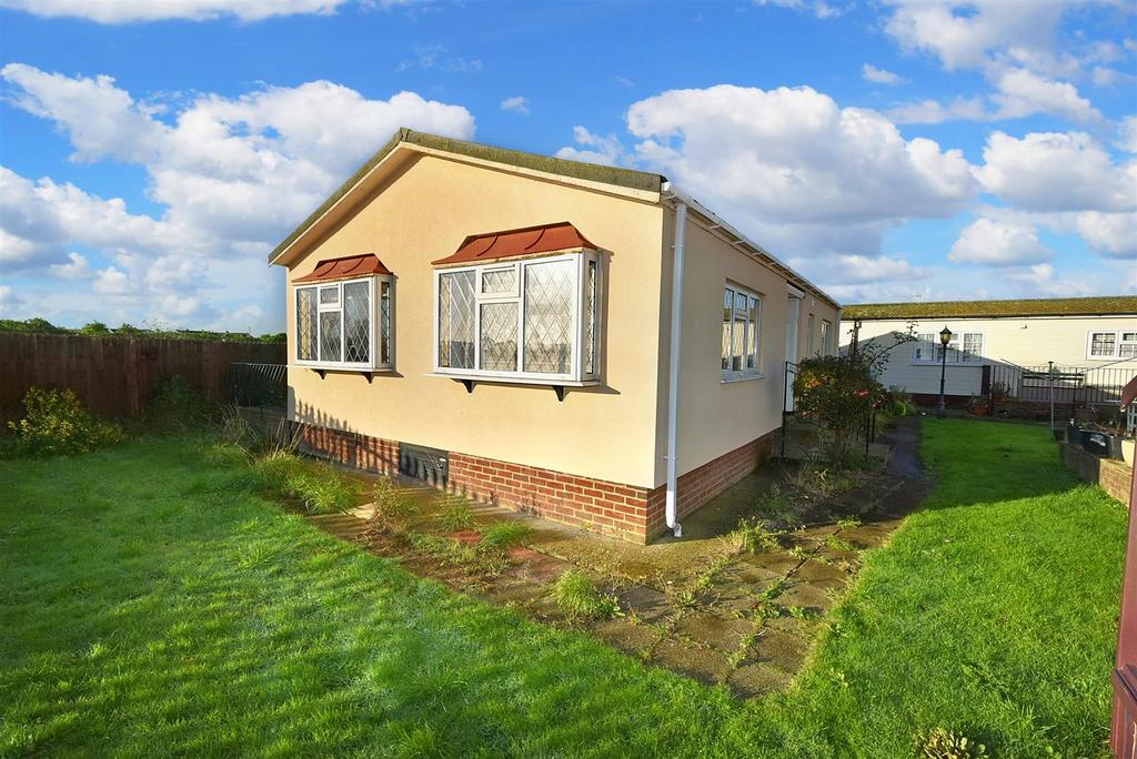 Kings Park Creek Road, Canvey Island SS8 2 bed park home for sale £