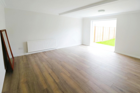 4 bedroom link detached house to rent - Rochfords Gardens, Slough SL2