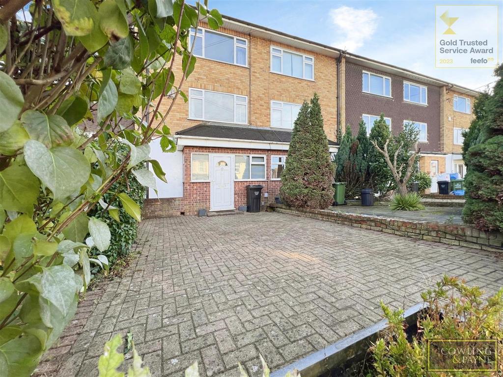 London Road, Wickford 3 bed terraced house for sale £315,000