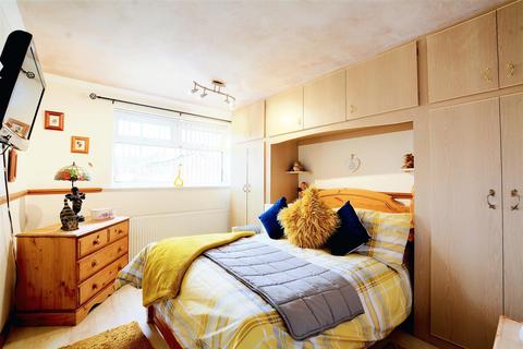 3 bedroom semi-detached house for sale, Kenia Close, Carlton, Nottingham