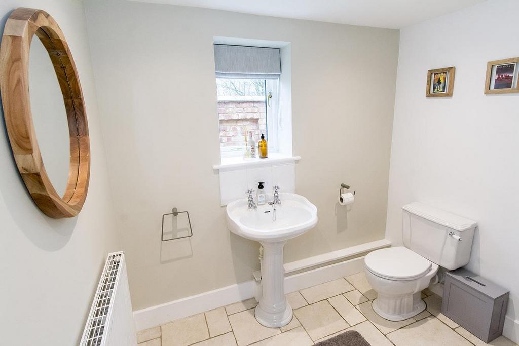 Cloakroom/WC