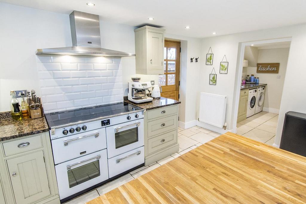 Kitchen/Breakfast Room (Photo 2)