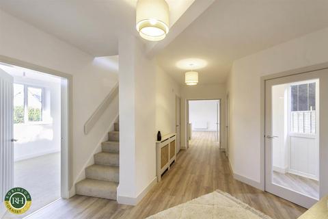 3 Doncaster Road, Armthorpe, Doncaster, DN3 2BY