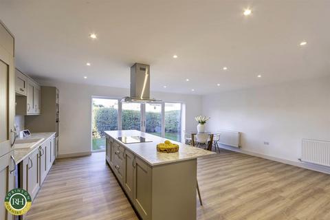 3 Doncaster Road, Armthorpe, Doncaster, DN3 2BY