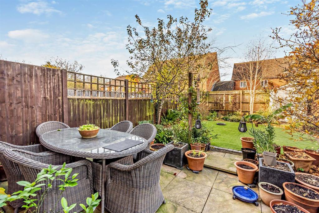 Neatly Enclosed Rear Garden