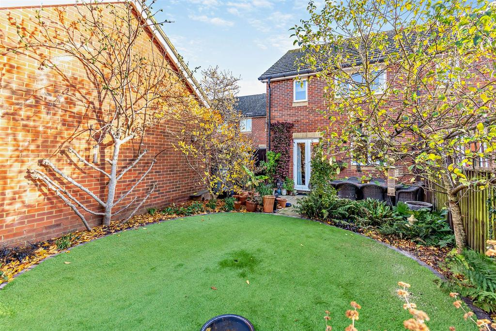 Neatly Enclosed Rear Garden