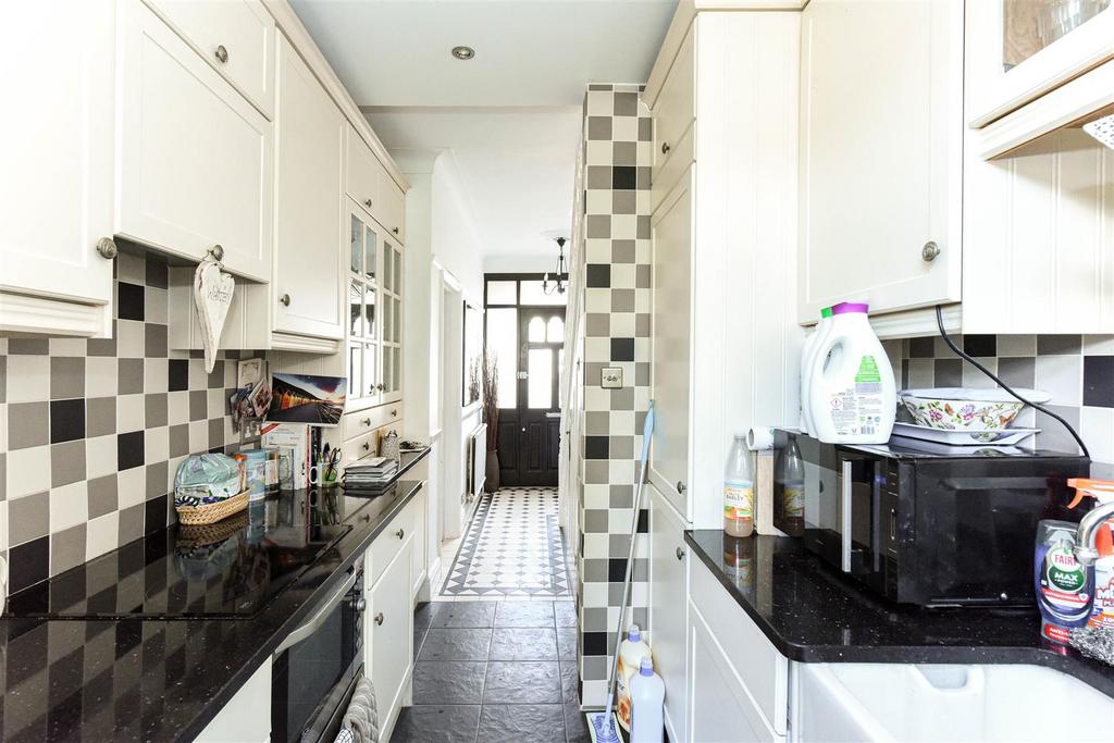 7 Thornwood Close-11.jpg