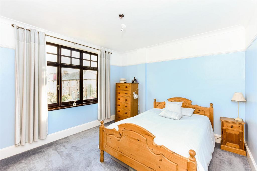 7 Thornwood Close-3.jpg