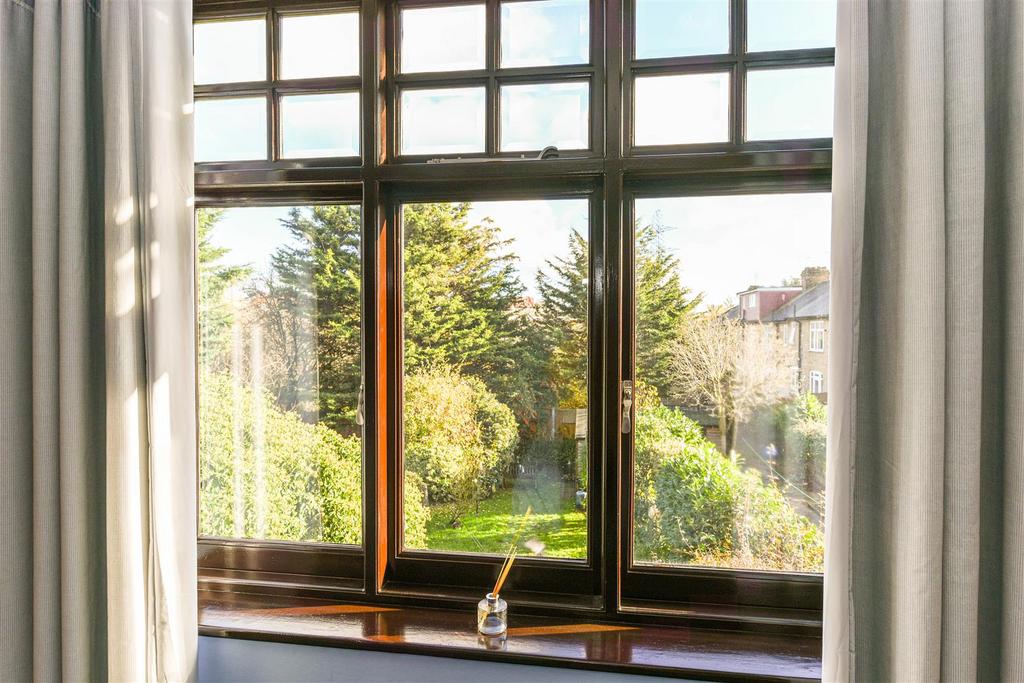 7 Thornwood Close-5.jpg