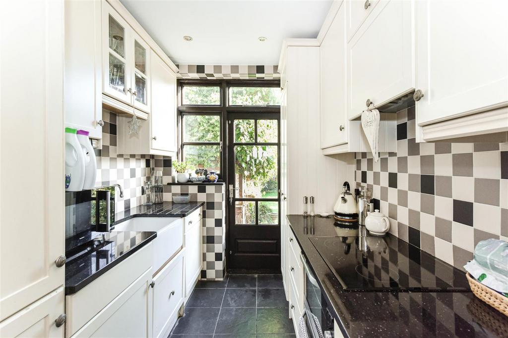 7 Thornwood Close-9.jpg