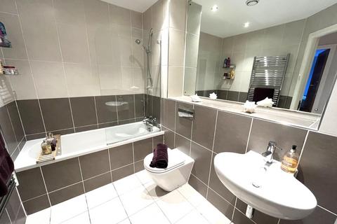 2 bedroom flat for sale, Roundhay Court, Sutherland Avenue, Leeds