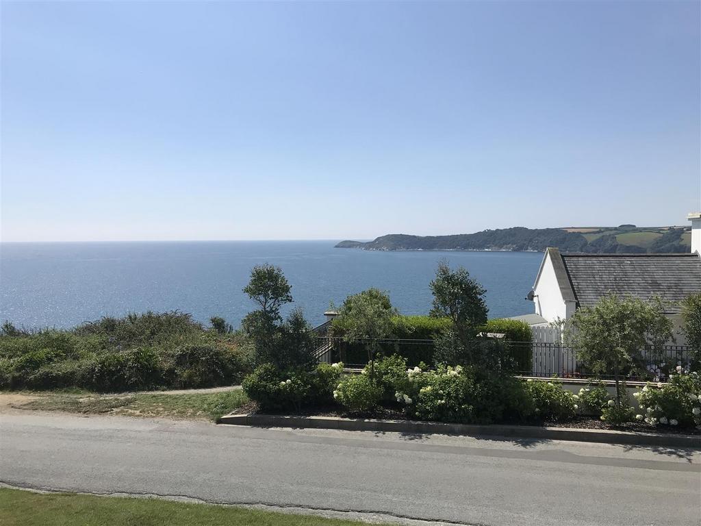 Sea Road, Carlyon Bay, St. Austell 3 bed apartment for sale £700,000