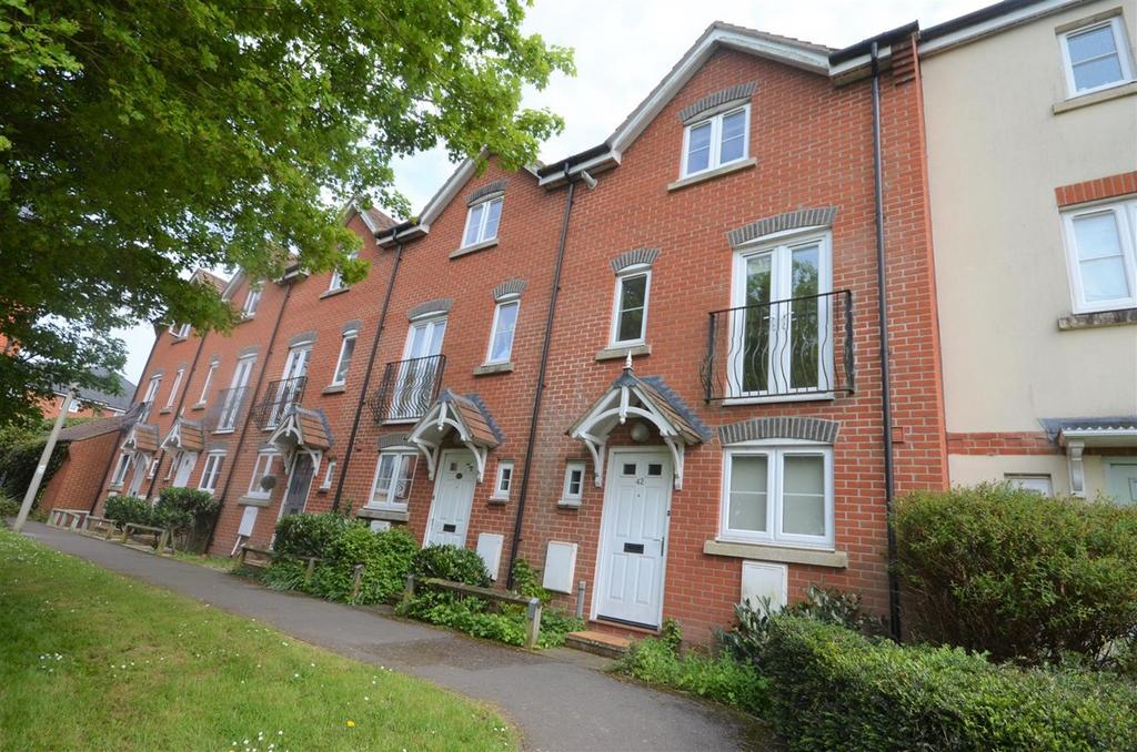 Oake Woods, Gillingham, SP8 4 bed terraced house to rent £1,350 pcm