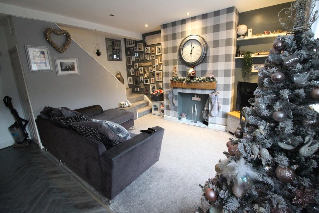 Hebden Road, Haworth, Keighley, BD22 2 bed terraced house for sale £