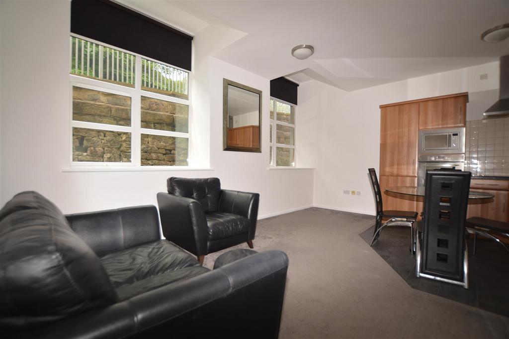 Brackendale,Thackley Bradford 1 bed apartment £550 pcm (£127 pw)