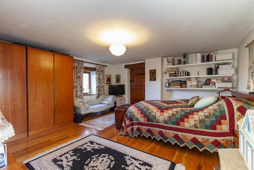 Bedroom 1-2.jpg
