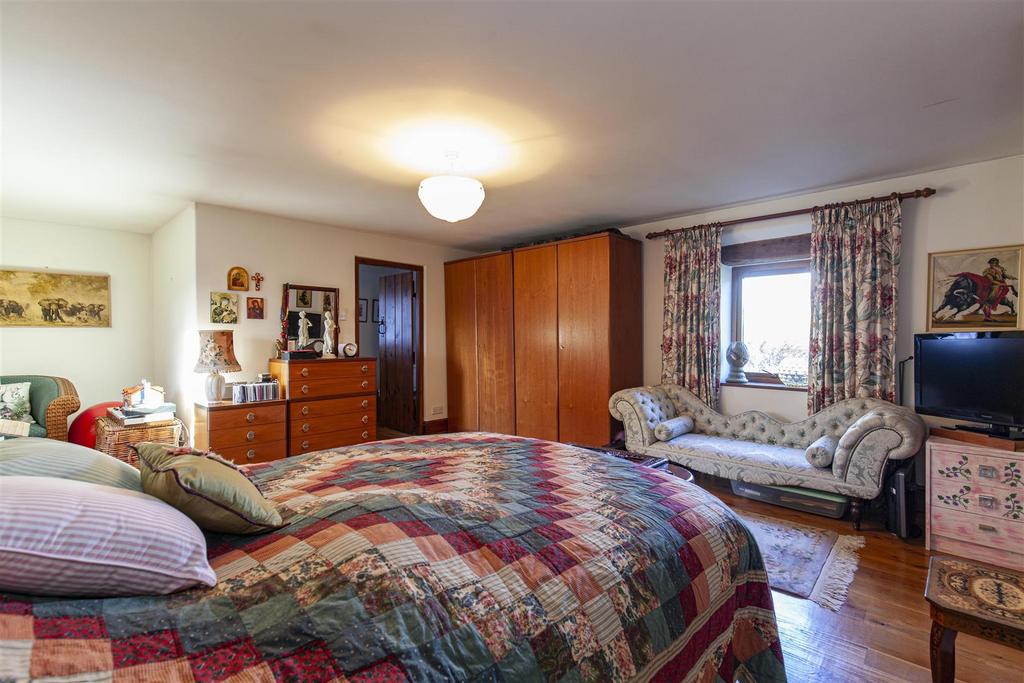 Bedroom 1-3.jpg