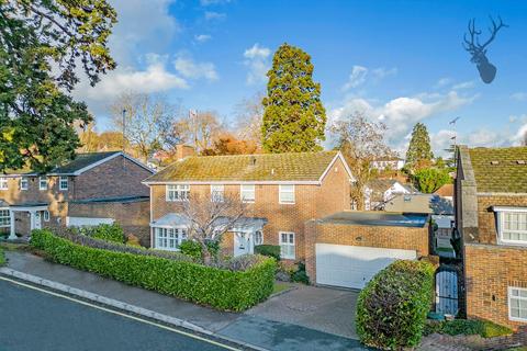 11 Hazelwood, Loughton, IG10 4ET
