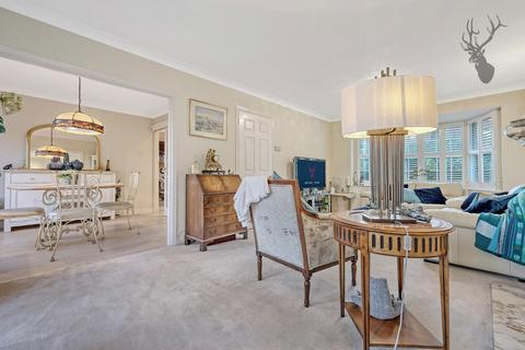 11 Hazelwood, Loughton, IG10 4ET