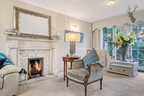 11 Hazelwood, Loughton, IG10 4ET