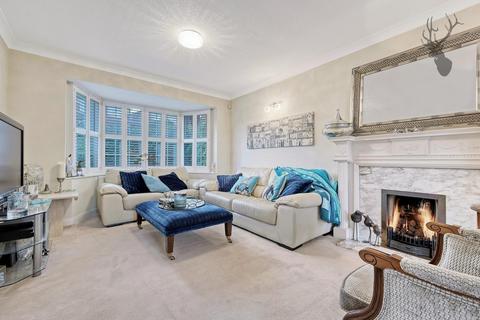 11 Hazelwood, Loughton, IG10 4ET