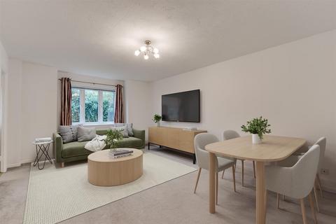 2 bedroom flat to rent - Gresham Way, London