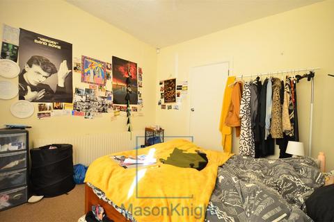 4 bedroom end of terrace house to rent - Gristhorpe Road, Selly Oak, Birmingham B29