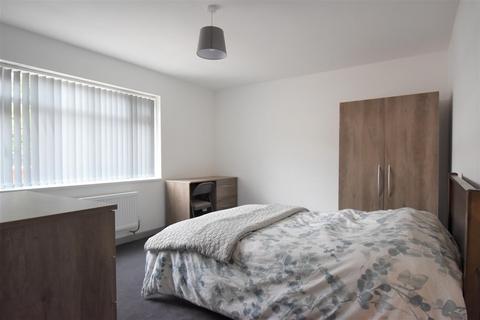 5 bedroom end of terrace house to rent - Cadnam Close, Birmingham B17