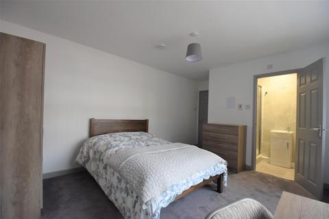 5 bedroom end of terrace house to rent - Cadnam Close, Birmingham B17