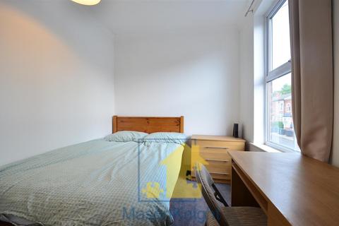 4 bedroom terraced house to rent - Winnie Road, Selly Oak, Birmingham B29
