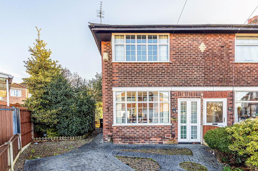 Styal Avenue, Stretford, Manchester, M32 2 bed semidetached house for