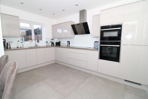 3 bedroom semi-detached house for sale - Oakley Drive, Bromley, BR2