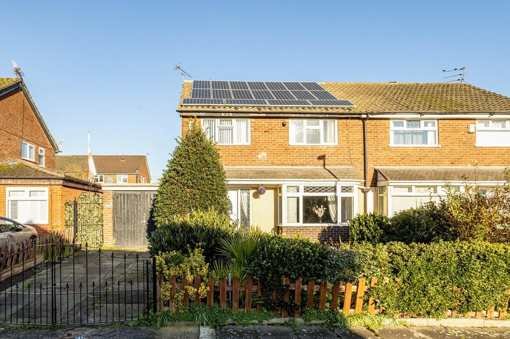 Avenue, Eccles, Manchester, M30 3 bed semidetached house £